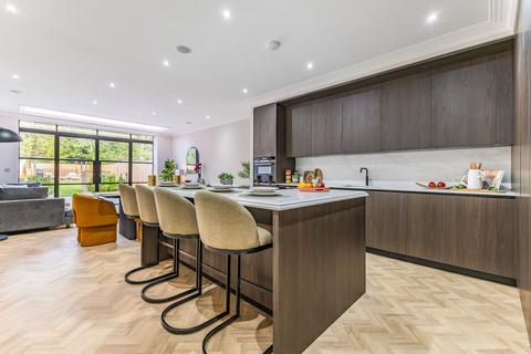 4 bedroom townhouse for sale, No. 3 Ronmar Place, Oxshott, KT22