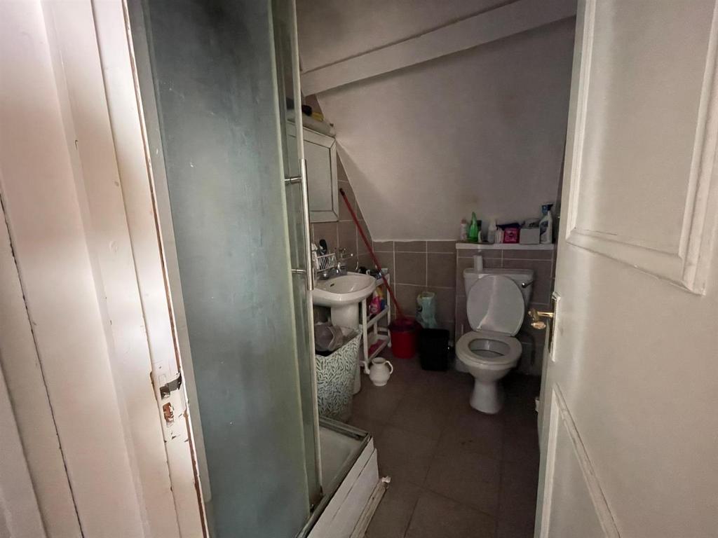 Apartment in Cardiff, Roath - View 4
