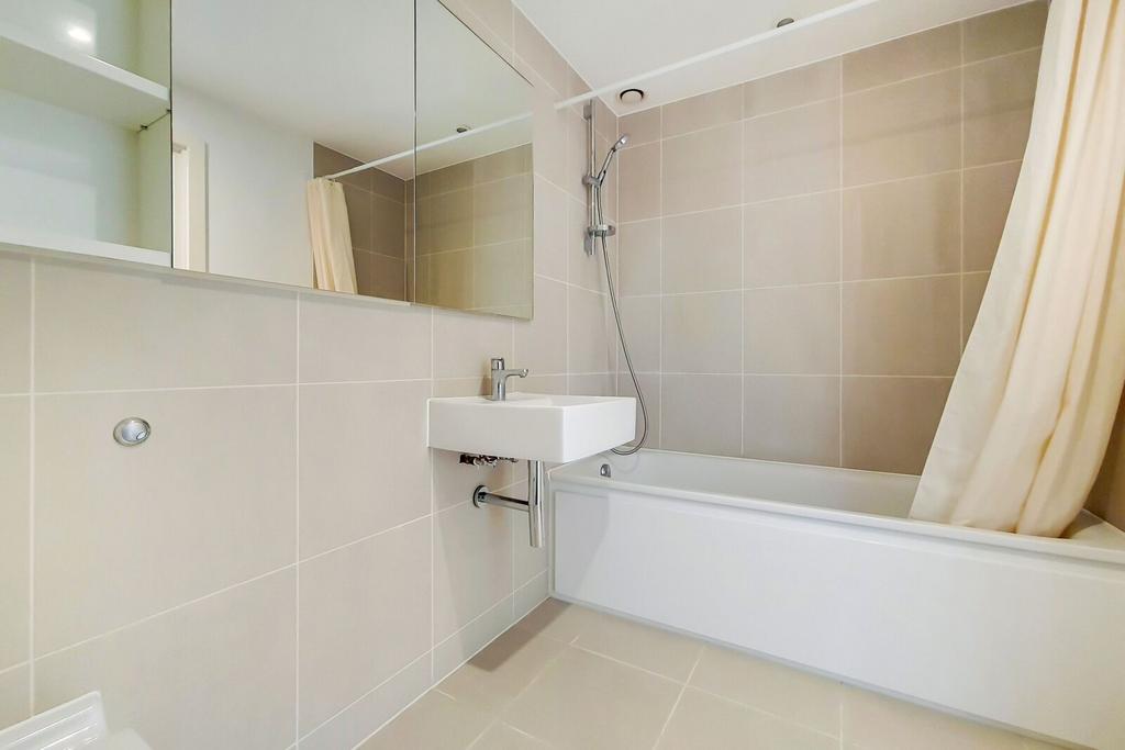 Apartment in London, Royal Borough of Greenwich - More
