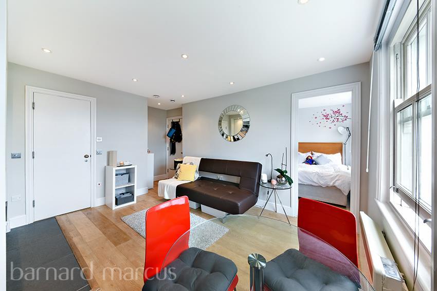 Apartment in Earls Court SW5 - View 2