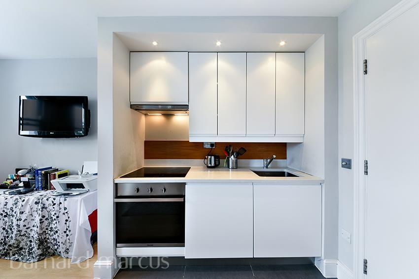 Apartment in Earls Court SW5 - View 3