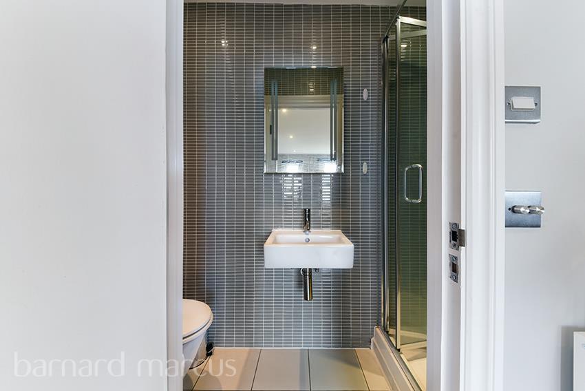 Apartment in Earls Court SW5 - View 4