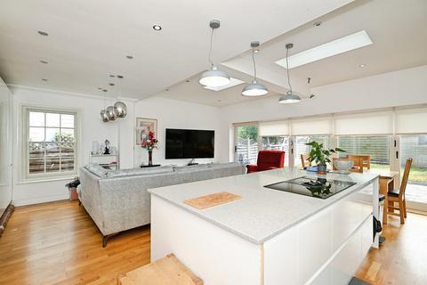 5 bedroom detached house for sale, South Road, Faversham
