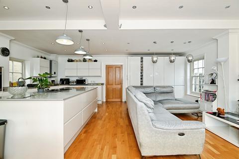 5 bedroom detached house for sale, South Road, Faversham