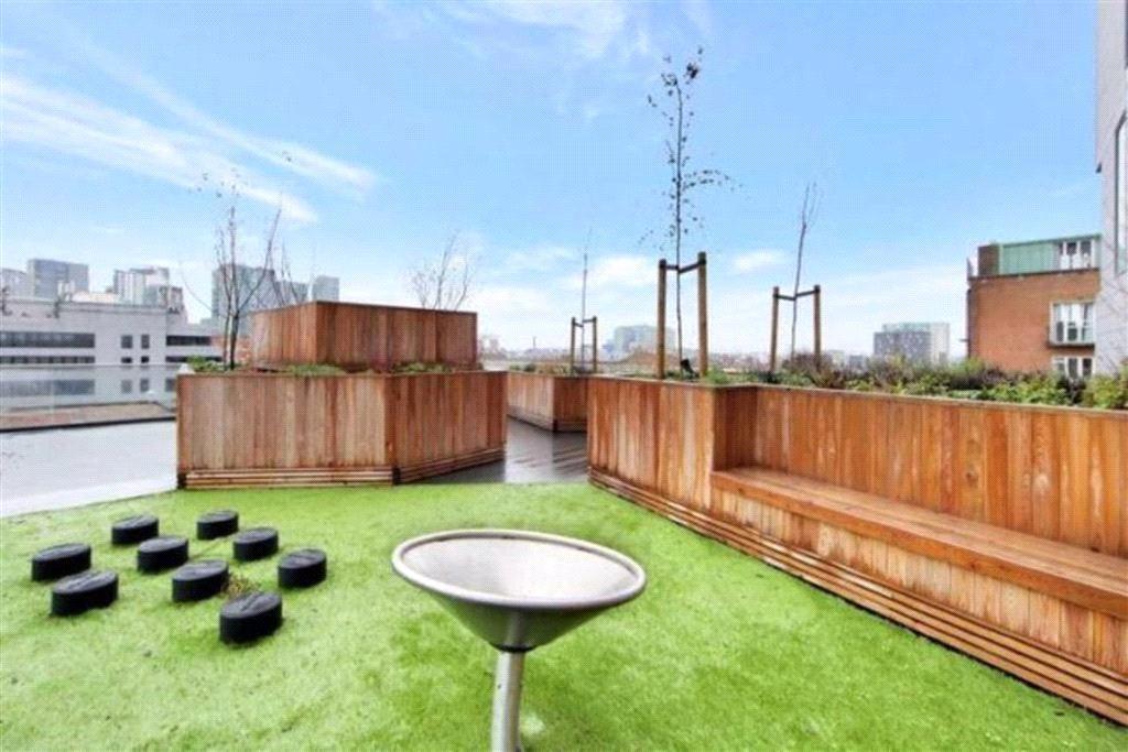 Apartment in Tower Hill - View 5