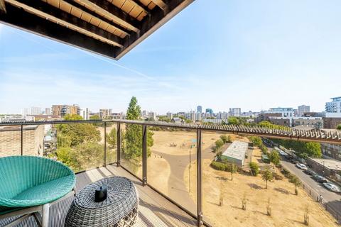 2 bedroom flat for sale, Stainsby Road, London E14