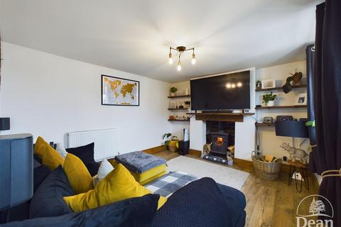 2 bedroom cottage to rent, Meendhurst Road, Cinderford
