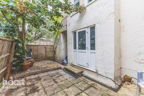 2 bedroom flat for sale, Underhill Road, London