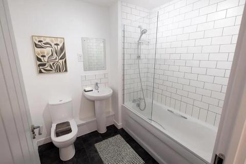 2 bedroom apartment to rent, Grosvenor Park Road, London E17