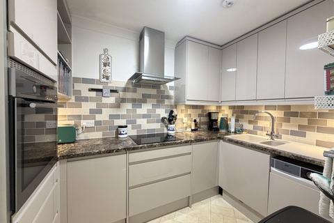 2 bedroom apartment for sale, Monmouth Court, Hampshire SO41