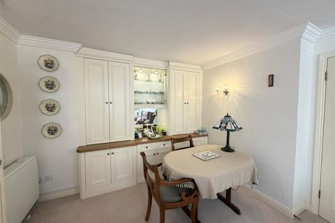 2 bedroom apartment for sale, Monmouth Court, Hampshire SO41