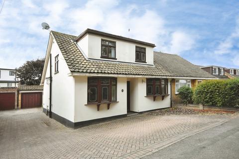3 bedroom bungalow for sale, Priory Close, Pilgrims Hatch, Brentwood