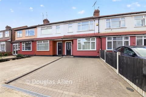 2 bedroom terraced house for sale, Eastbury Road, Romford RM7