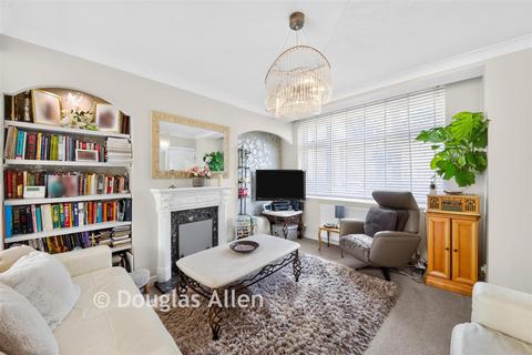 2 bedroom terraced house for sale, Eastbury Road, Romford RM7
