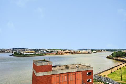 2 bedroom flat to rent, Medway Street, Chatham, ME4