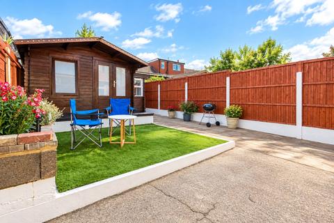 4 bedroom terraced house to rent, Warlingham Road, Thornton Heath, CR7