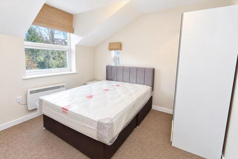 2 bedroom flat to rent, Ring Road Moortown, Leeds, LS17