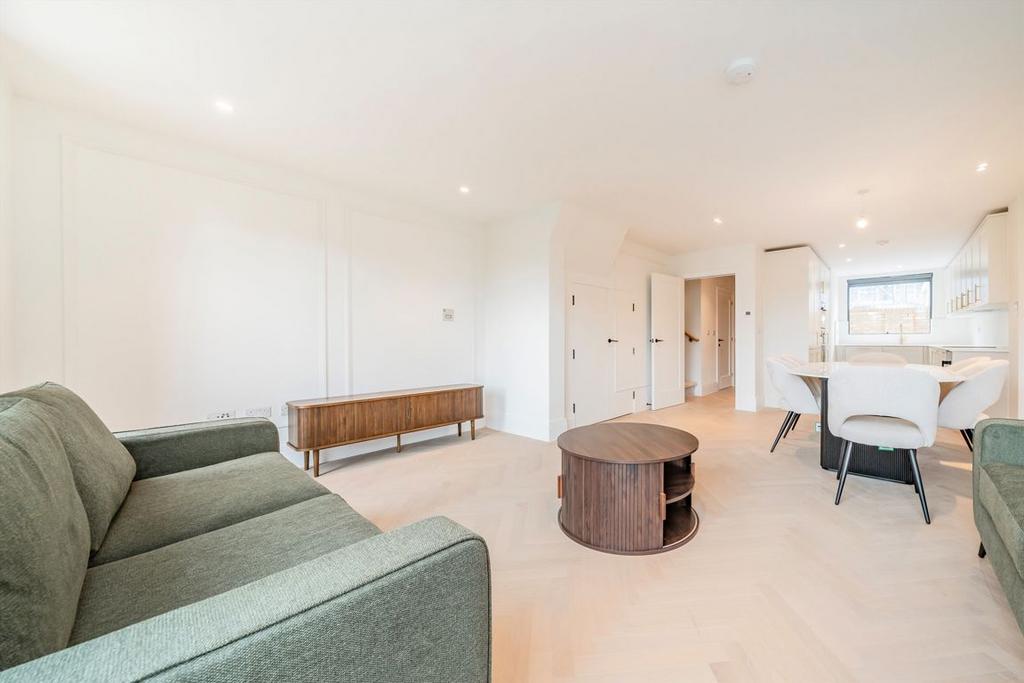 House in Norwood Green - View 2