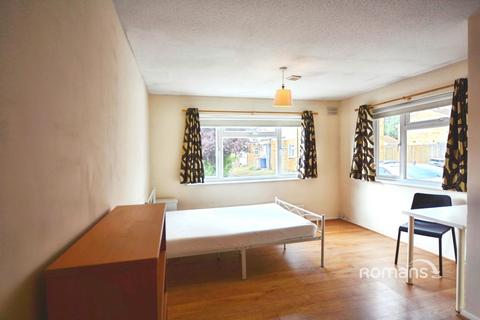 4 bedroom terraced house to rent, Ratcliffe Close, Uxbridge, UB8