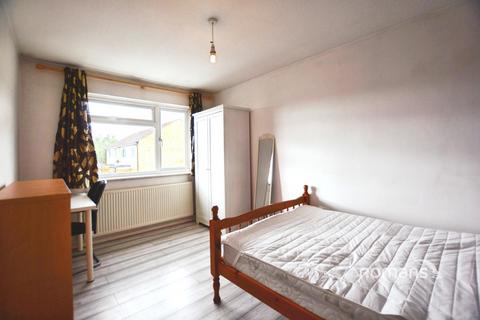 4 bedroom terraced house to rent, Ratcliffe Close, Uxbridge, UB8