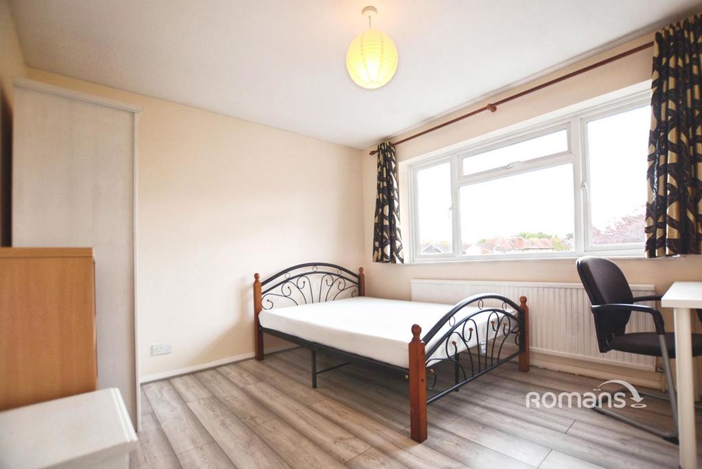 House in Uxbridge - More