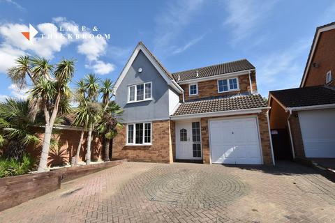 4 bedroom detached house for sale, Raycliff Avenue, Clacton-on-sea, CO15 3TZ