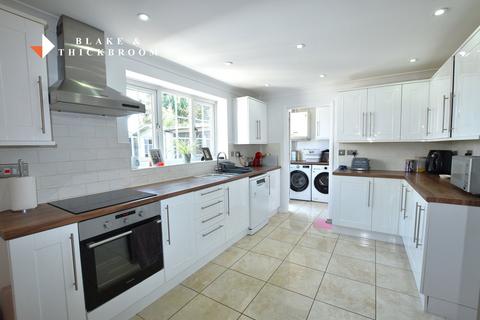 4 bedroom detached house for sale, Raycliff Avenue, Clacton-on-sea, CO15 3TZ