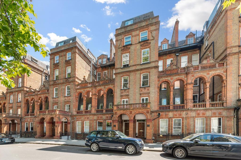 Apartment in South Kensington - View 3