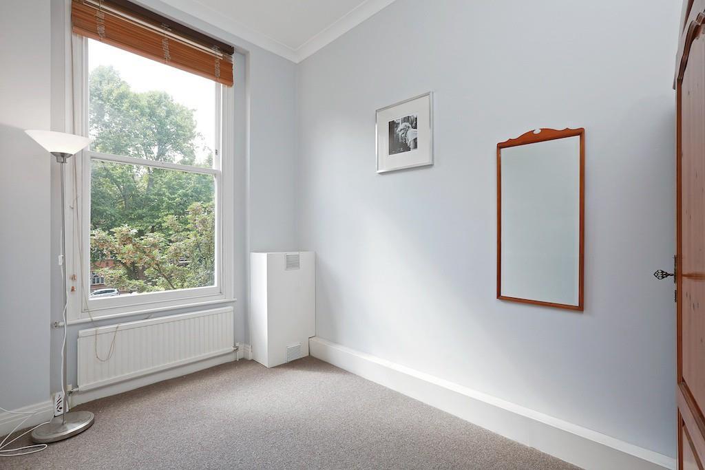 Apartment in South Kensington - More