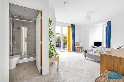 3 bedroom penthouse for sale, Cornforth Lane, London, NW7