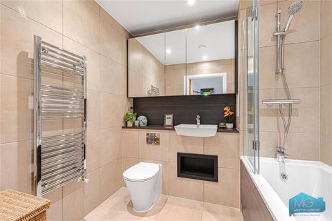 3 bedroom penthouse for sale, Cornforth Lane, London, NW7