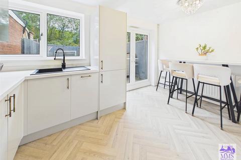 2 bedroom terraced house for sale, Peterborough Gardens, Strood, Rochester