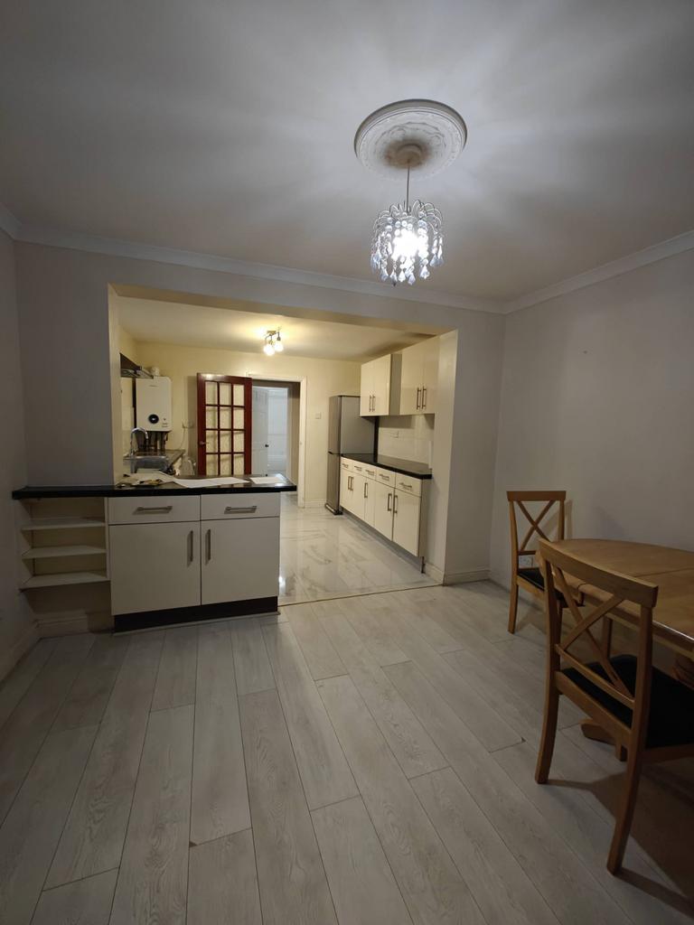 Apartment in HOUNSLOW - View 3
