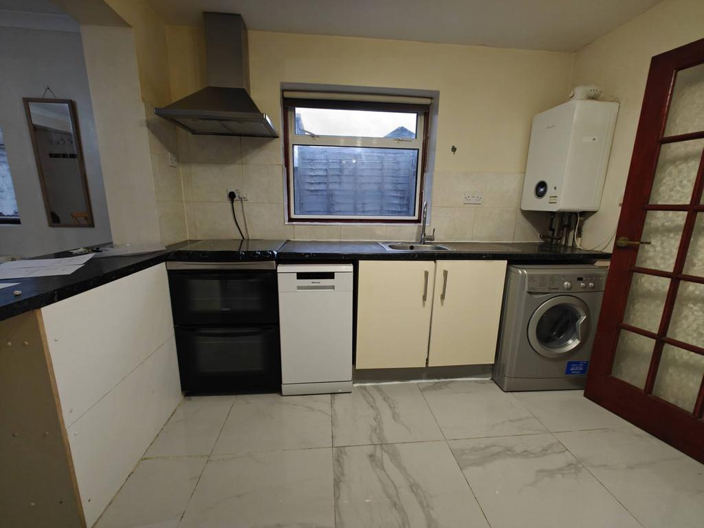 Apartment in HOUNSLOW - View 5