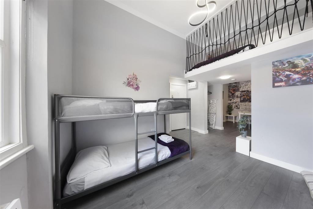 Apartment in Maida Vale - View 3