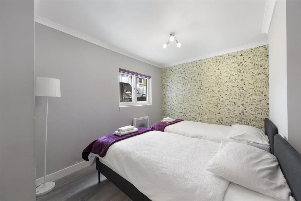 Apartment in Maida Vale - View 4