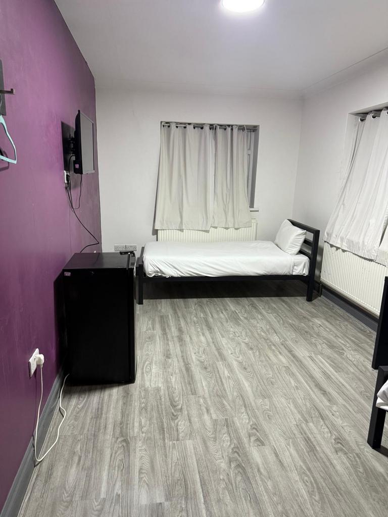 Apartment in Barking - View 5