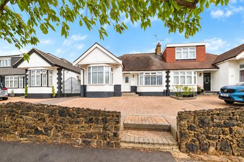 2 bedroom semi-detached house for sale, Ravenscourt Drive, Hornchurch, RM12
