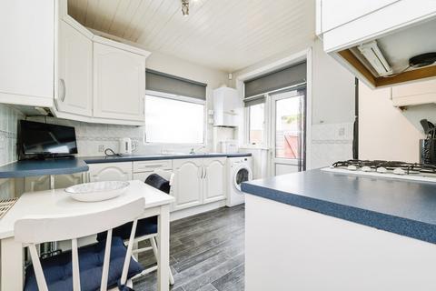 2 bedroom semi-detached house for sale, Ravenscourt Drive, Hornchurch, RM12