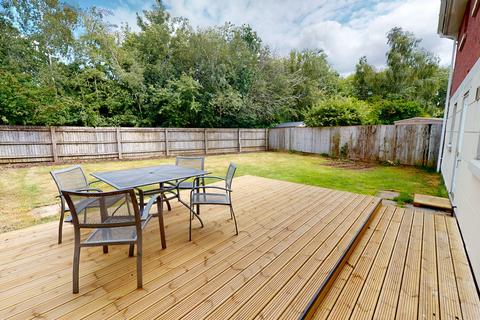 5 bedroom townhouse for sale, Brosnan Drive, Cheltenham