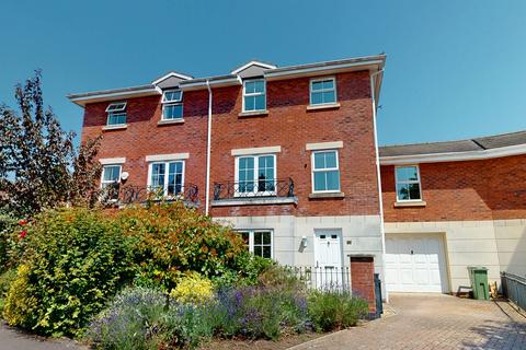 5 bedroom townhouse for sale, Brosnan Drive, Cheltenham