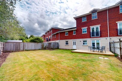 5 bedroom townhouse for sale, Brosnan Drive, Cheltenham
