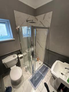 Studio to rent, romford RM1