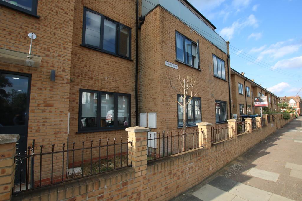 Apartment in Willesden - View 2