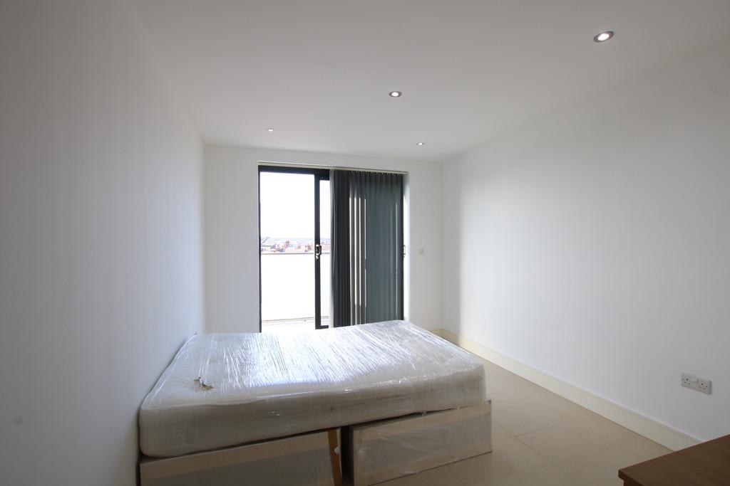 Apartment in Willesden - View 4