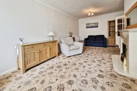 2 bedroom semi-detached bungalow for sale, Peasehill Close, Leeds LS19