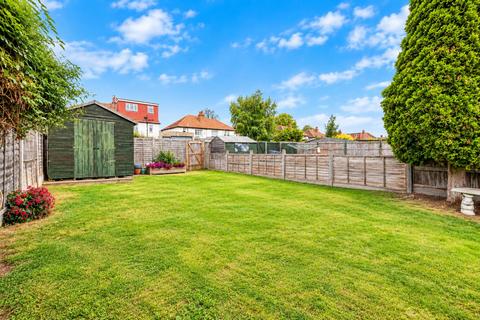 3 bedroom semi-detached house for sale, Farmington Avenue, Sutton