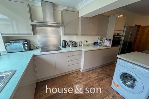 5 bedroom detached house to rent, Hankinson Road, Charminster