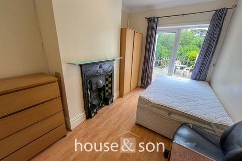 5 bedroom detached house to rent, Hankinson Road, Charminster