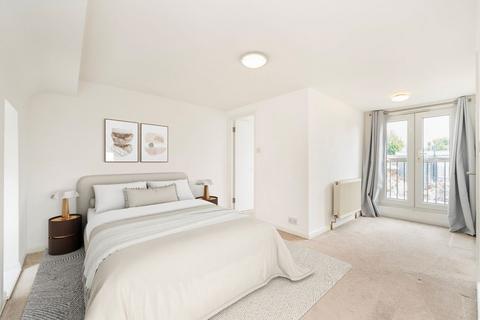 4 bedroom terraced house for sale, Brackley Road, London W4